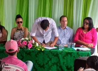 Prefeito Oliveira Junior assina ordem de serviço para reforma e ampliação da U.E. Vicente de Paula Parente